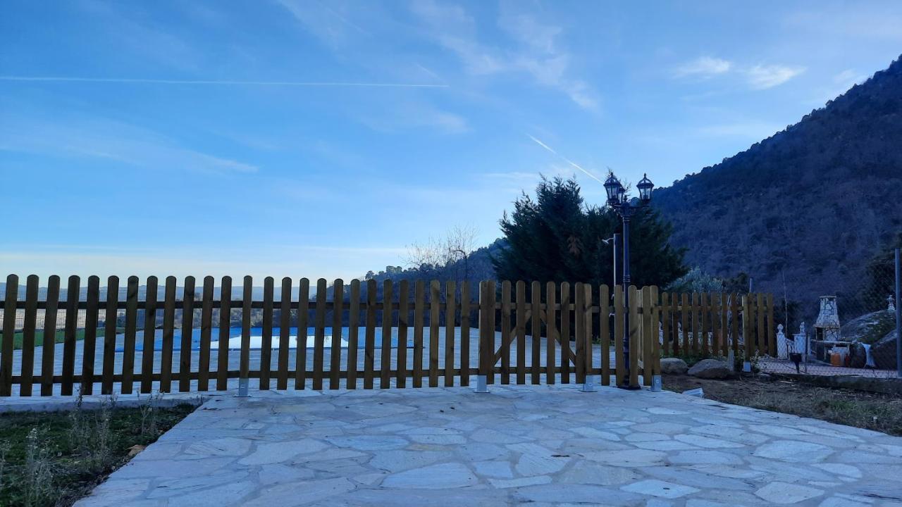 Chalet con piscina y BBQ para 10 personas San Martín de Valdeiglesias Esterno foto