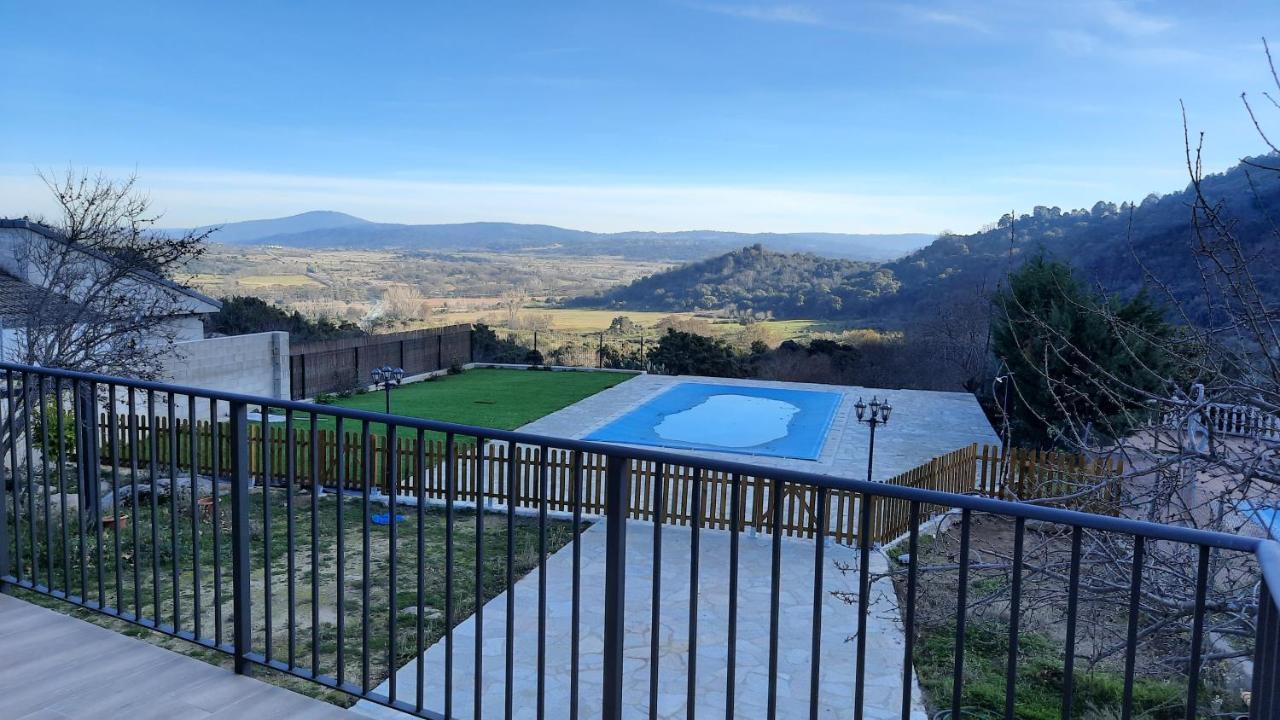 Chalet con piscina y BBQ para 10 personas San Martín de Valdeiglesias Esterno foto