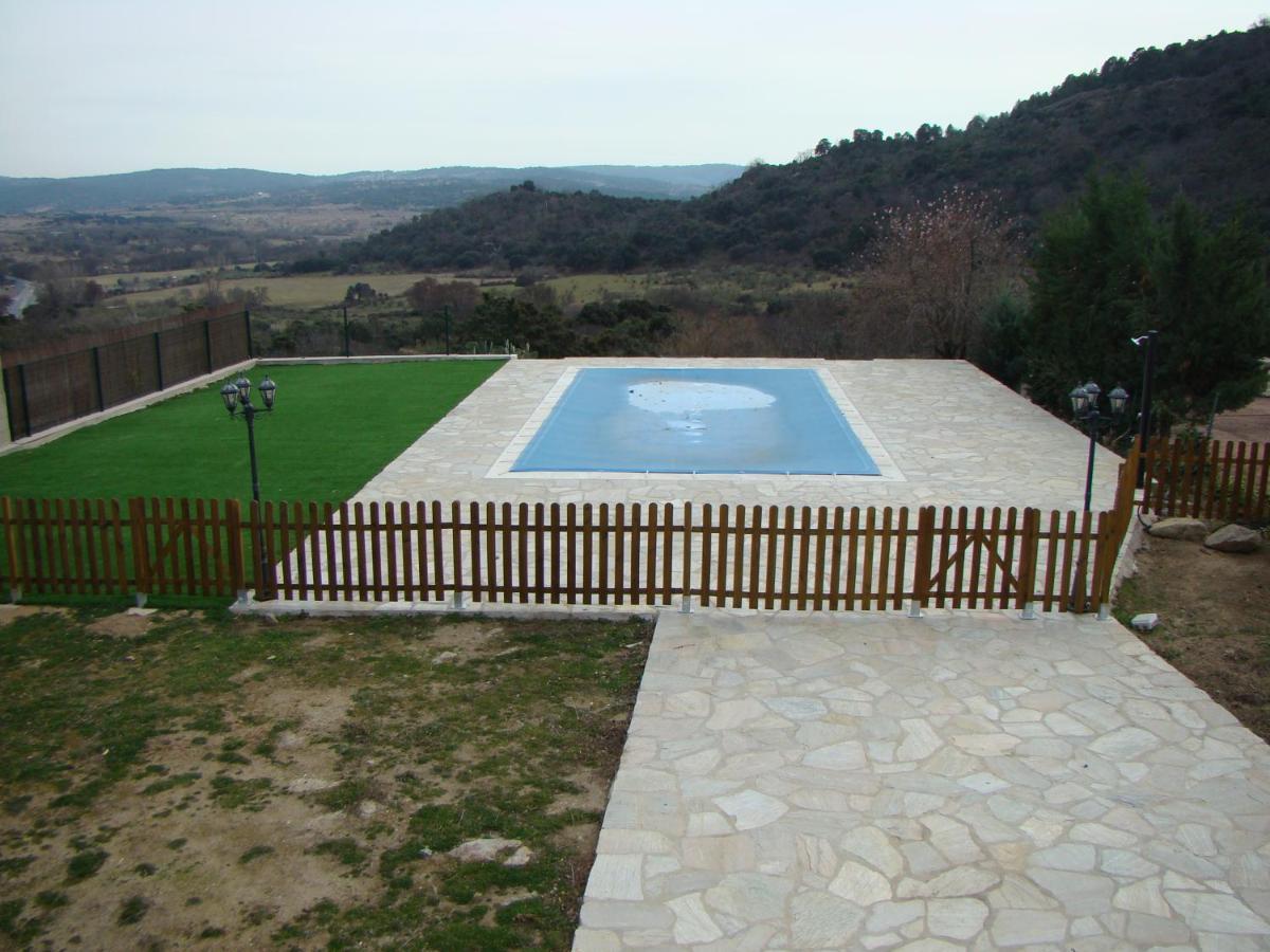 Chalet con piscina y BBQ para 10 personas San Martín de Valdeiglesias Esterno foto